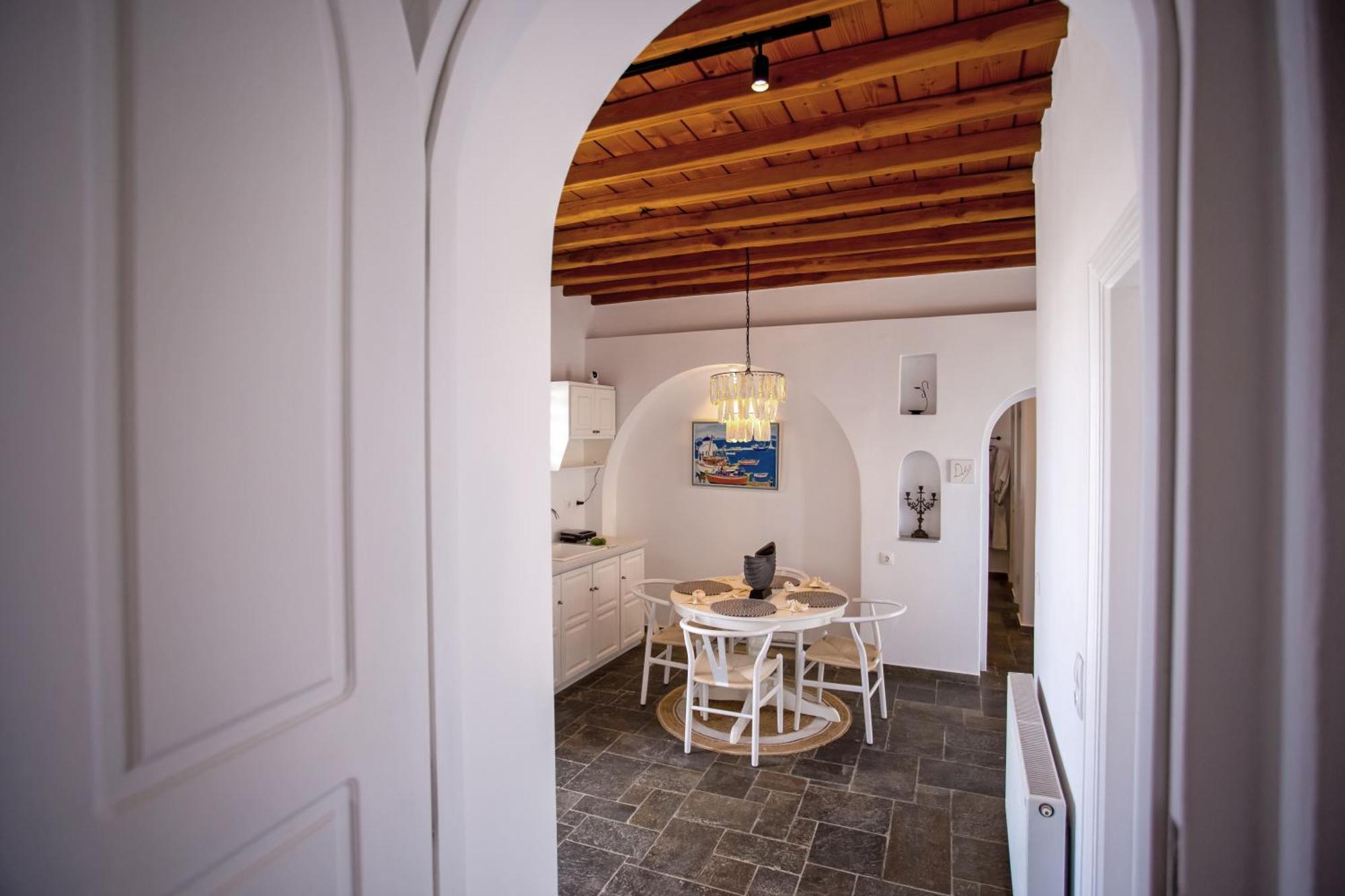 C Mykonos